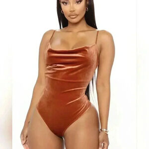 Fashion Nova Velvet Bodysuit. Nwt size Large